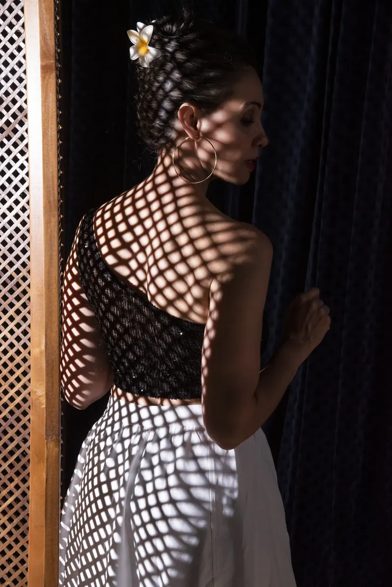 Retrato entre luz e sombra